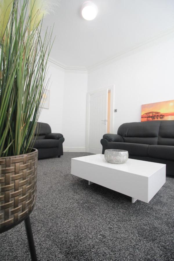 Media Manor - Fully Refurbished In 2022 - Large 6 Bedrooms, 3 Bathrooms Plus Media Games Room 블랙풀 외부 사진