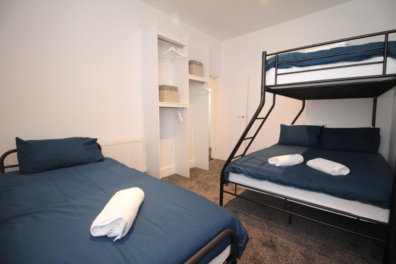 Media Manor - Fully Refurbished In 2022 - Large 6 Bedrooms, 3 Bathrooms Plus Media Games Room 블랙풀 외부 사진