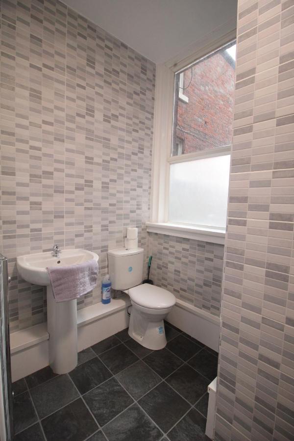Media Manor - Fully Refurbished In 2022 - Large 6 Bedrooms, 3 Bathrooms Plus Media Games Room 블랙풀 외부 사진